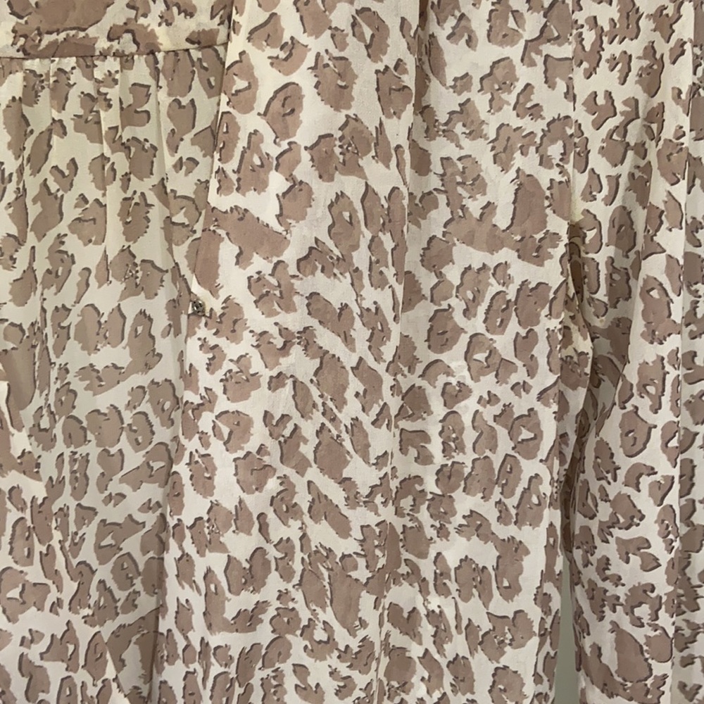 Open front leopard blouse. - Picture 3 of 4